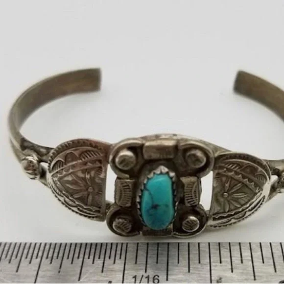 Rare, detailed antique turquoise cuff, for delicate wrist, see measurements - Picture 3 of 5